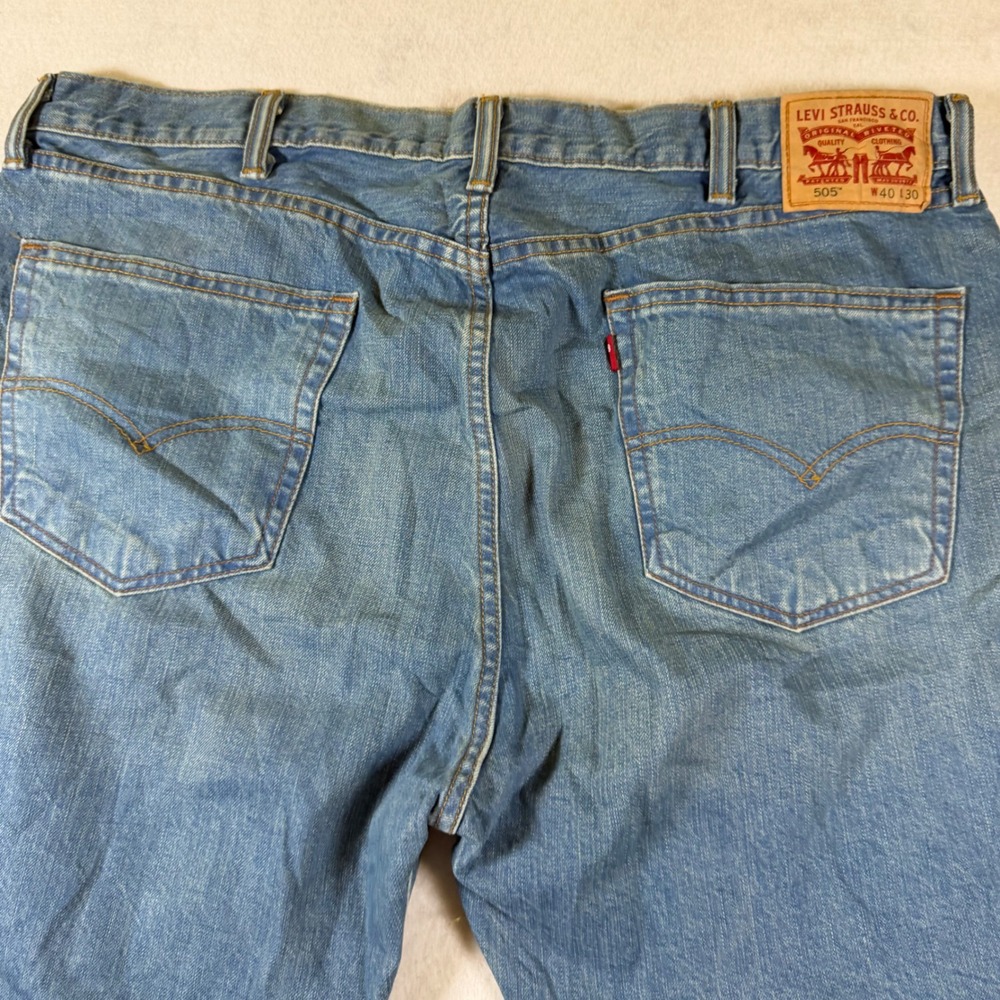 Levis 505 Regular Fit Straight Leg Jeans Mens 40x30 Medium Wash Blue Denim